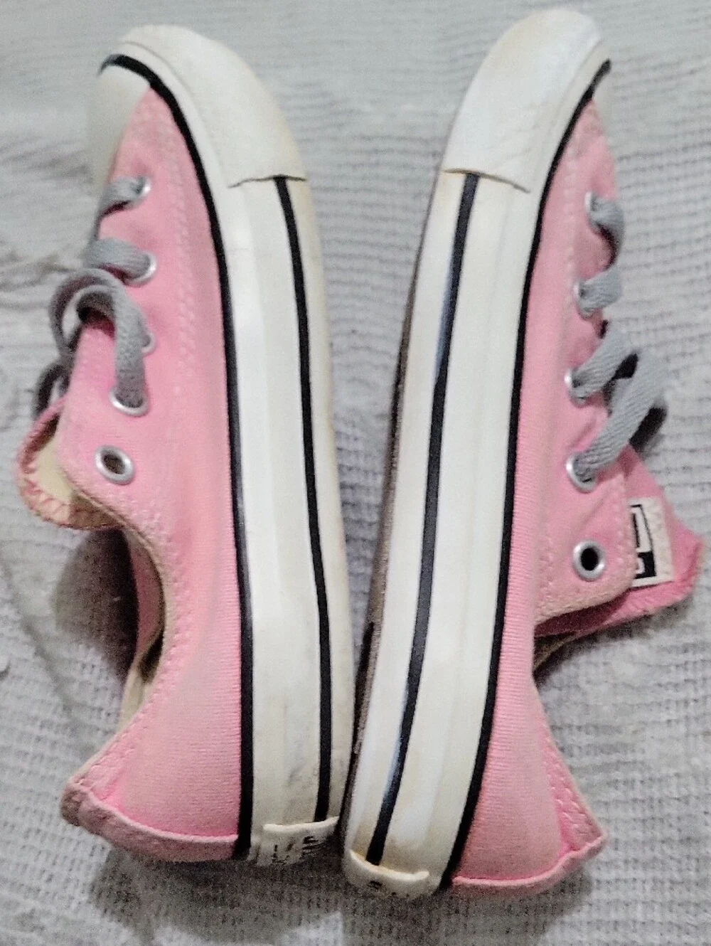 Converse Kids Pink Low-Top Canvas Sneakers with Gray Laces Size 1